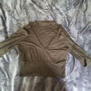 V neck  crop top with choker neck detail.